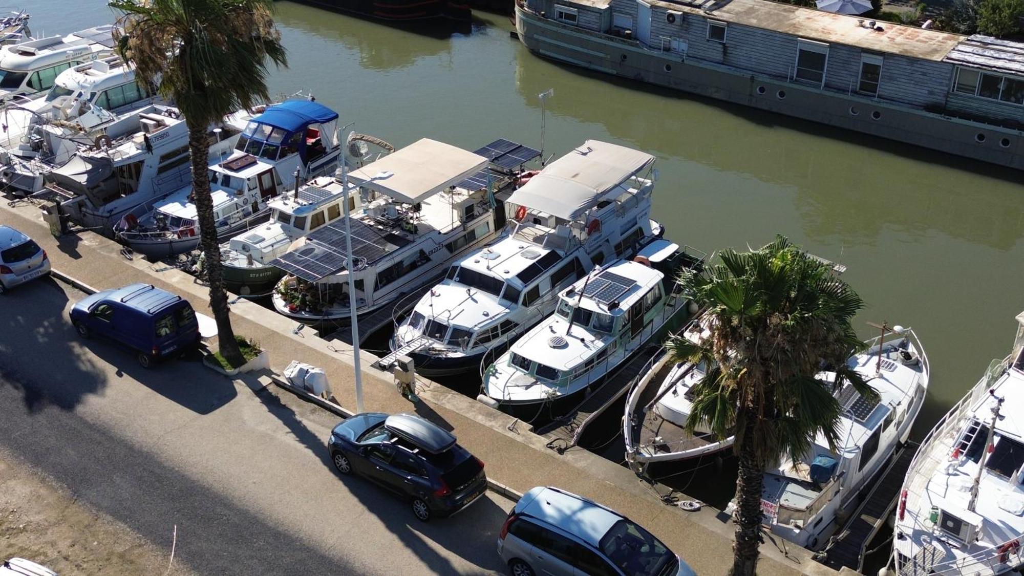 Bateau - Jolie Penichette Sur Region Touristique. * Bellegarde (Gard)